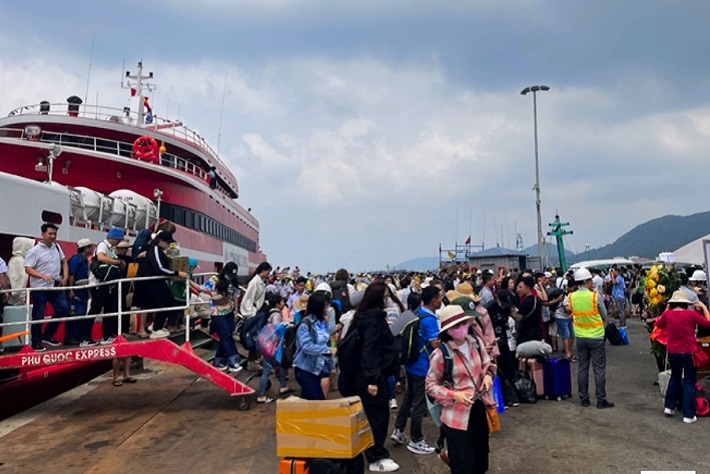 Tàu Cao Tốc Phú Quốc Express 18 (PQE 18): Sơ Đồ, Giá Vé   